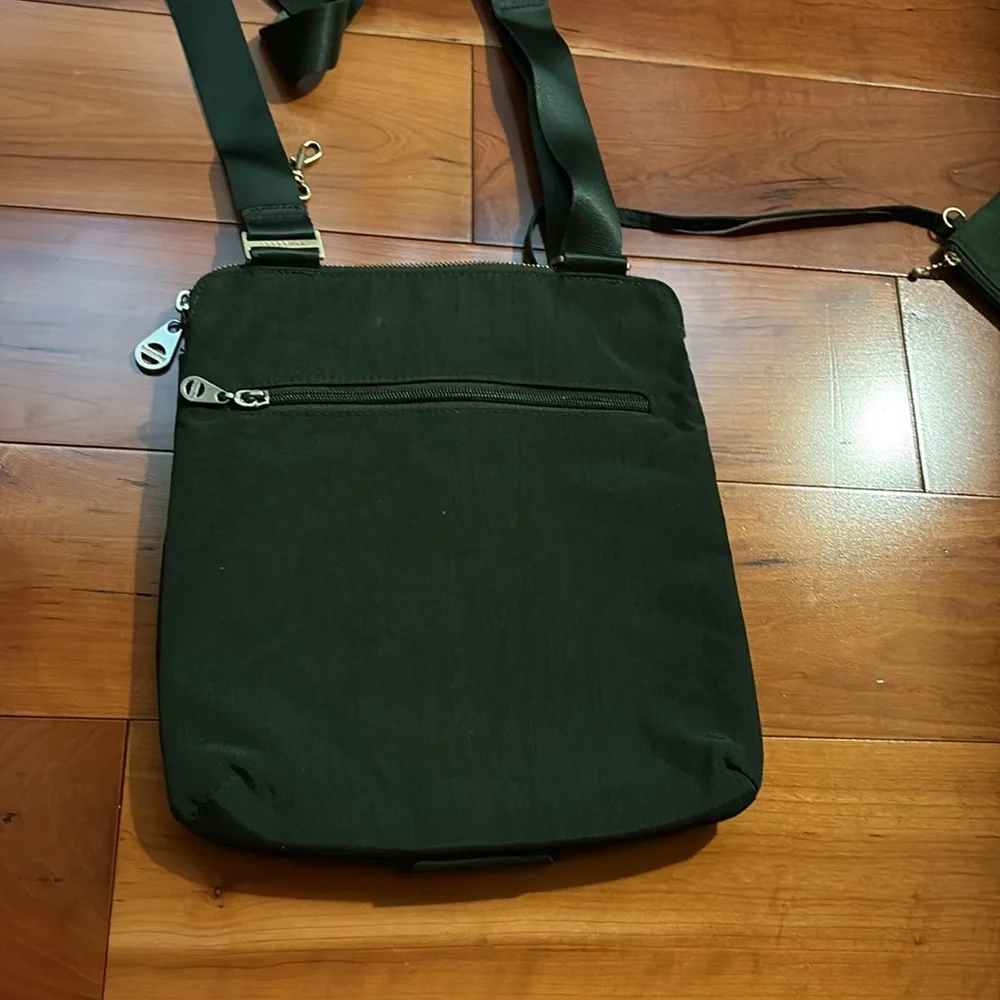Baggallini crossbody purse olive green - Picture 10 of 11